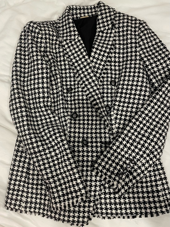 Elie Tahari Jackets & Blazers - Ellie Tahari Black & White Houndstooth Double-Breasted Blazer (runs small)